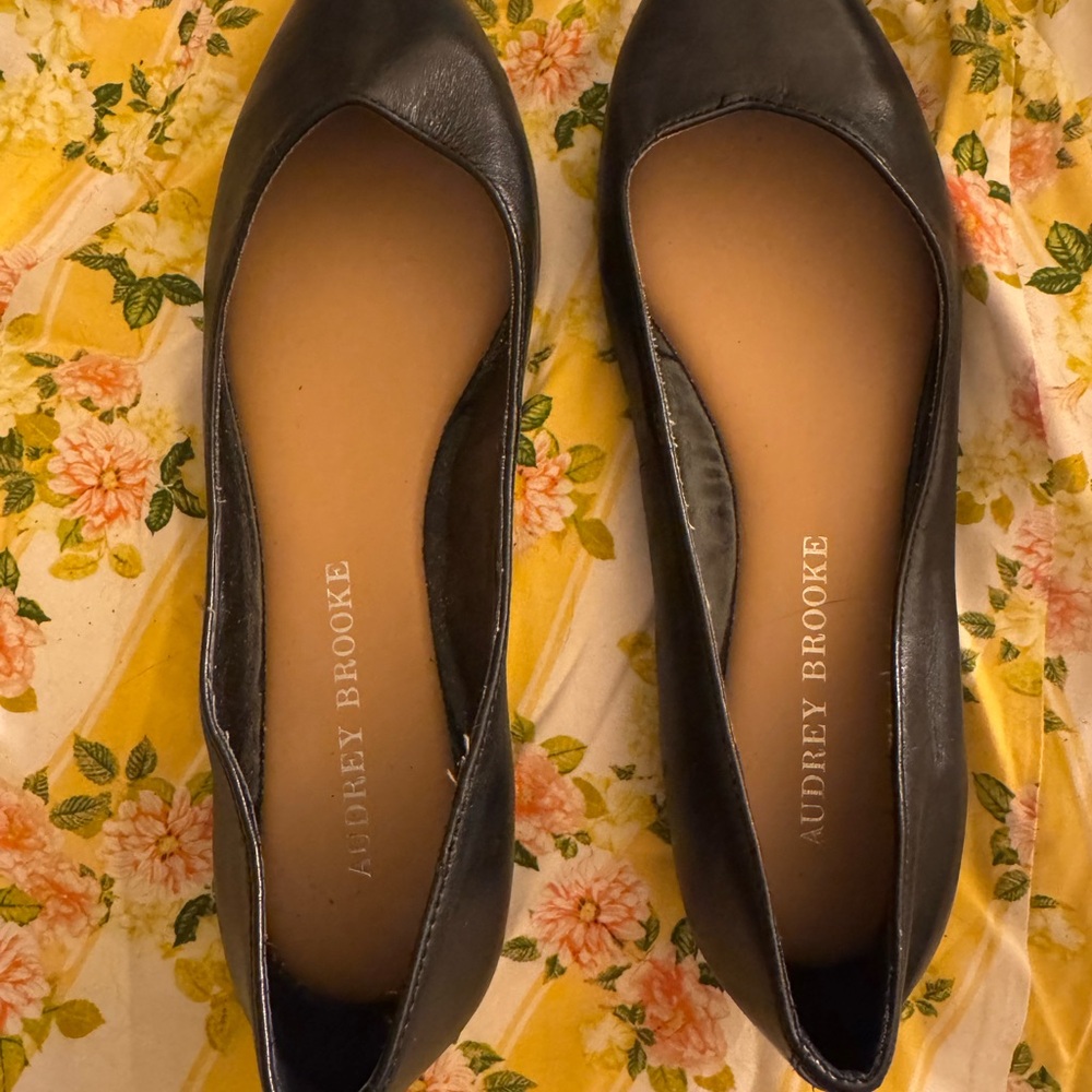 Audrey Brooke Black Nora Flats - Picture 9 of 9